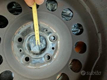 4 cerchi acciaio più gomme da neve 