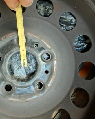 4 cerchi acciaio più gomme da neve 