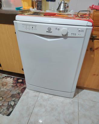 Lavastoviglie Indesit 