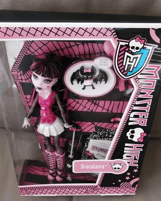 Monster High Signature Draculaura (2012)