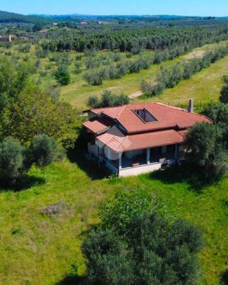 VILLA SINGOLA A MONTALTO DI CASTRO