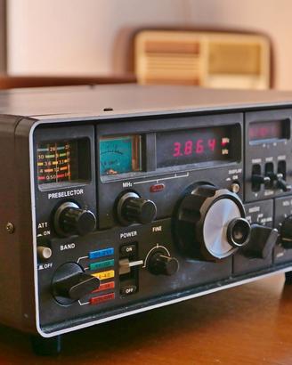 YAESU FRG7000