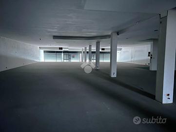 NEGOZIO A BAGNOLI DI SOPRA