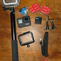 GoPro hero 7 black con accessori 
