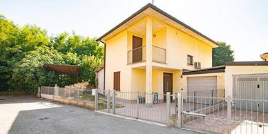 Villa di 163 m² con 4 locali e box auto doppio a C