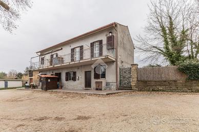PORZIONE DI BIFAMILIARE A CANALE MONTERANO