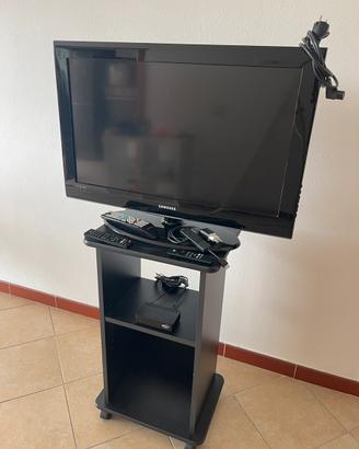 TV SAMSUNG, mobiletto e fire stick.