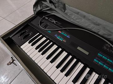 Yamaha Dx7 tenuta bene con case rigido