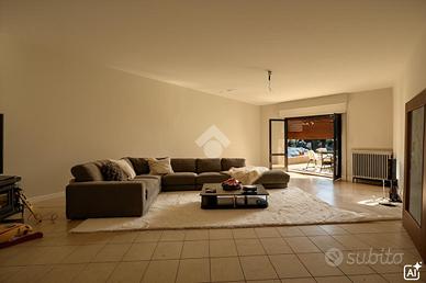 4 LOCALI A CAPANNORI