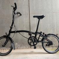 Brompton modello “Black edition”, bici pieghevole