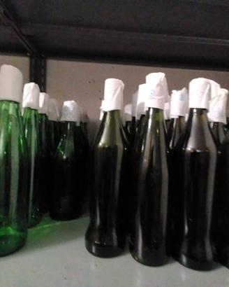 bottiglie pronte da imbottigliare vino o salsa