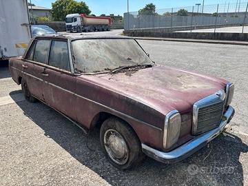 Per ricambi o intera MERCEDES 200 /8 faro piatto