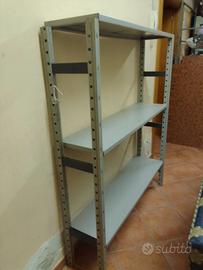Scaffali per deposito
