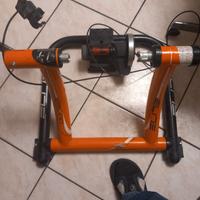 Rullo d'allenamento con aggancio ruota posteriore