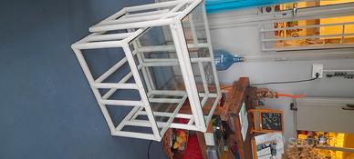 Tavolini di bambù e vetro impilabili