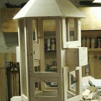 Voliera esagonale in legno di abete