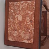 Elegante tavolino vintage in legno con piano in ma