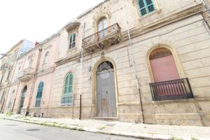 3 LOCALI A BRINDISI