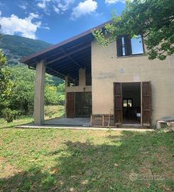Villa di 216 m² con più di 5 locali e box auto a C