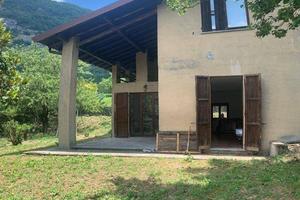 Villa di 216 m² con più di 5 locali e box auto a C