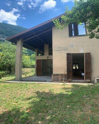 Villa di 216 m² con più di 5 locali e box auto a C