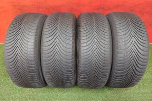 225 55 17 Gomme Invernali 65-75% Michel 225 55 R17