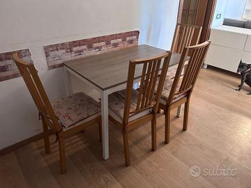 Tavolo da cucina con 4 sedie
