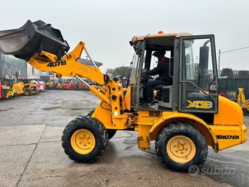 P137 Pala gommata JCB 407 B