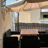 Set Relax da Esterno: Ombrellone + Divano + Tavolo