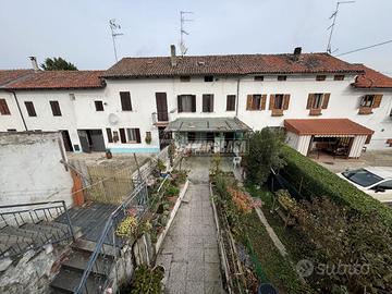 CASA INDIPENDENTE CON POSTO AUTO E CORTILE