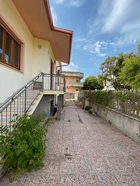 Semi indipendente con cortile