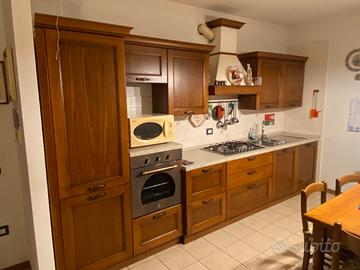 Cucina completa di elettrodomestici