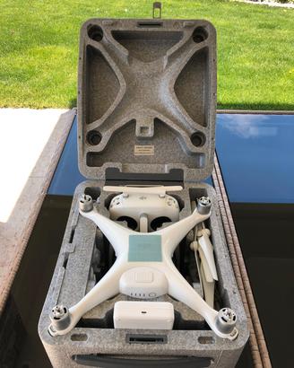 Drone Phantom 4 Pro con schermo