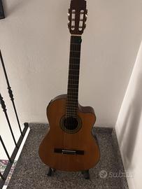 Chitarra acustica  elettrificata