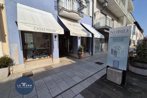 VENDITA NEGOZIO IN CENTRO STORICO A GRADISCA D'ISO