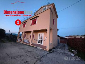 Casa indipendente di 190 m² con 5 locali e box aut