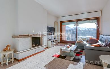 Ampio trilocale con splendida vista Lago !!!