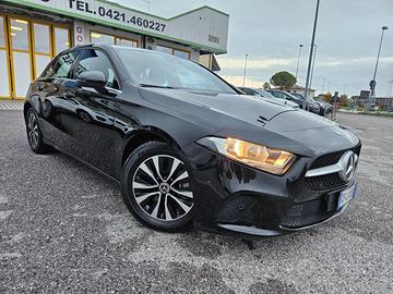 MERCEDES-BENZ A 200 d Automatic Business BLACKFR