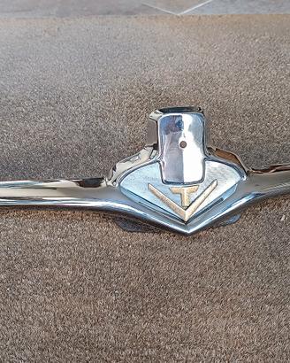 Fregio centrale nuovo  calandra Fiat 1100 103 E TV