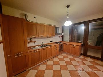 cucina ciliegio piano marmo rosa Verona  