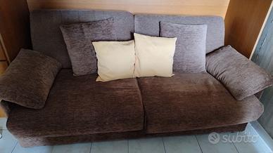 Divano letto a tre posti