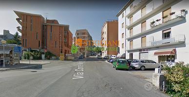 Locale commerciale, zona via De Pretis - Campob...