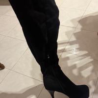 Stivali alti neri con plateau