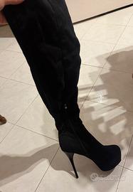 Stivali alti neri con plateau