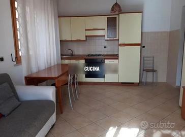 POMEZIA BiLOCALE ARREDATO E BEN COLLEGATO