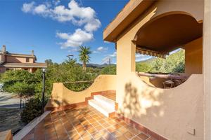 Villa esclusiva con giardino a Torre delle Stelle