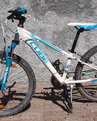 bici mtb Cube ruota 240