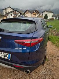 Stelvio Q4 2200 cav.210