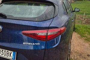 Stelvio Q4 2200 cav.210