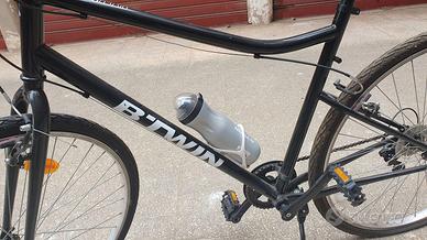 Bici trekking Riverside 100 nera di Decathlon